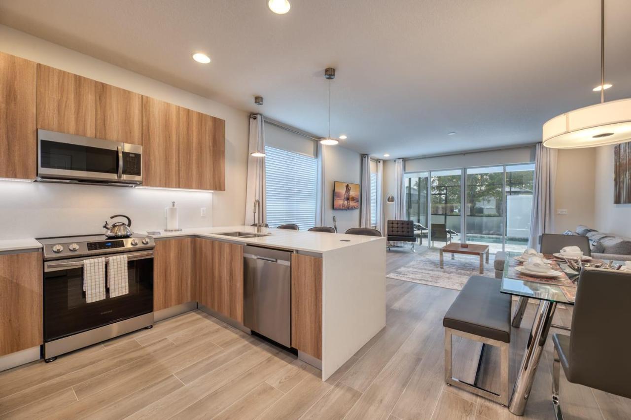 Pleasant Townhome With Private Pool Near Disney Four Corners ภายนอก รูปภาพ